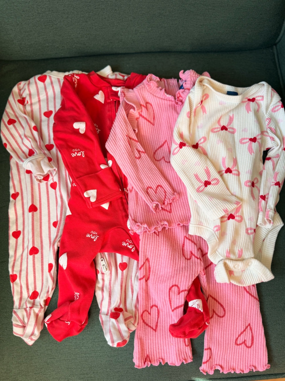 Carters and Old Navy Bundle▪️Size 3 months▪️Hearts & Bows ♥️🎀